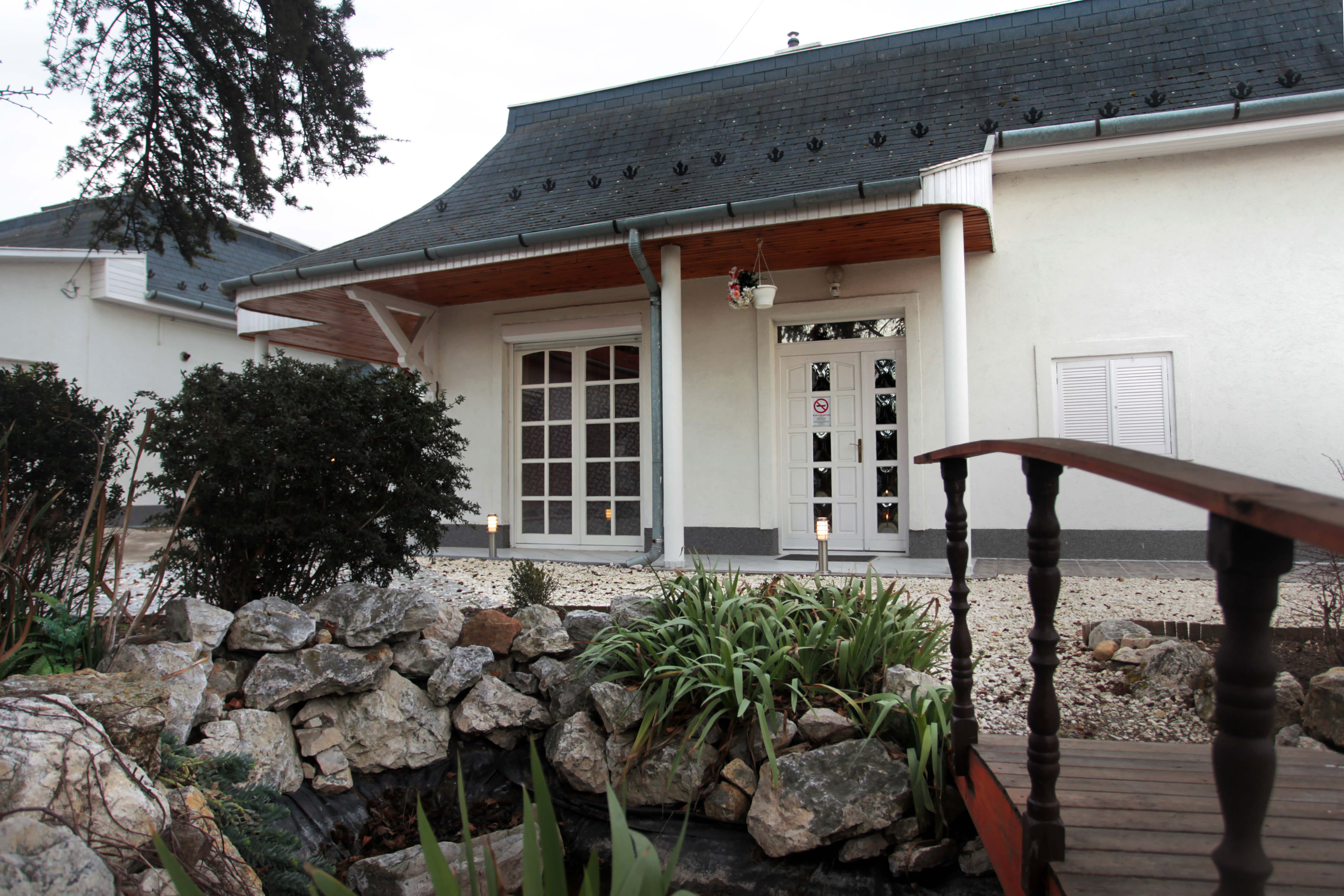 Ádám klinika épülete